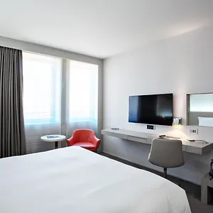4* Отель Firstname